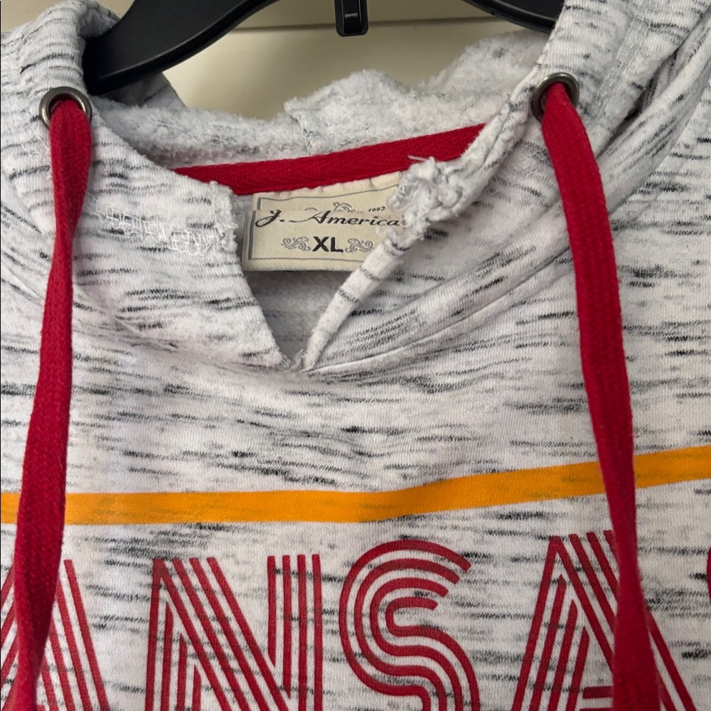 J. America Women’s XL Gray and Red Kansas City Chiefs Sweatshirt - Picture 5 of 6